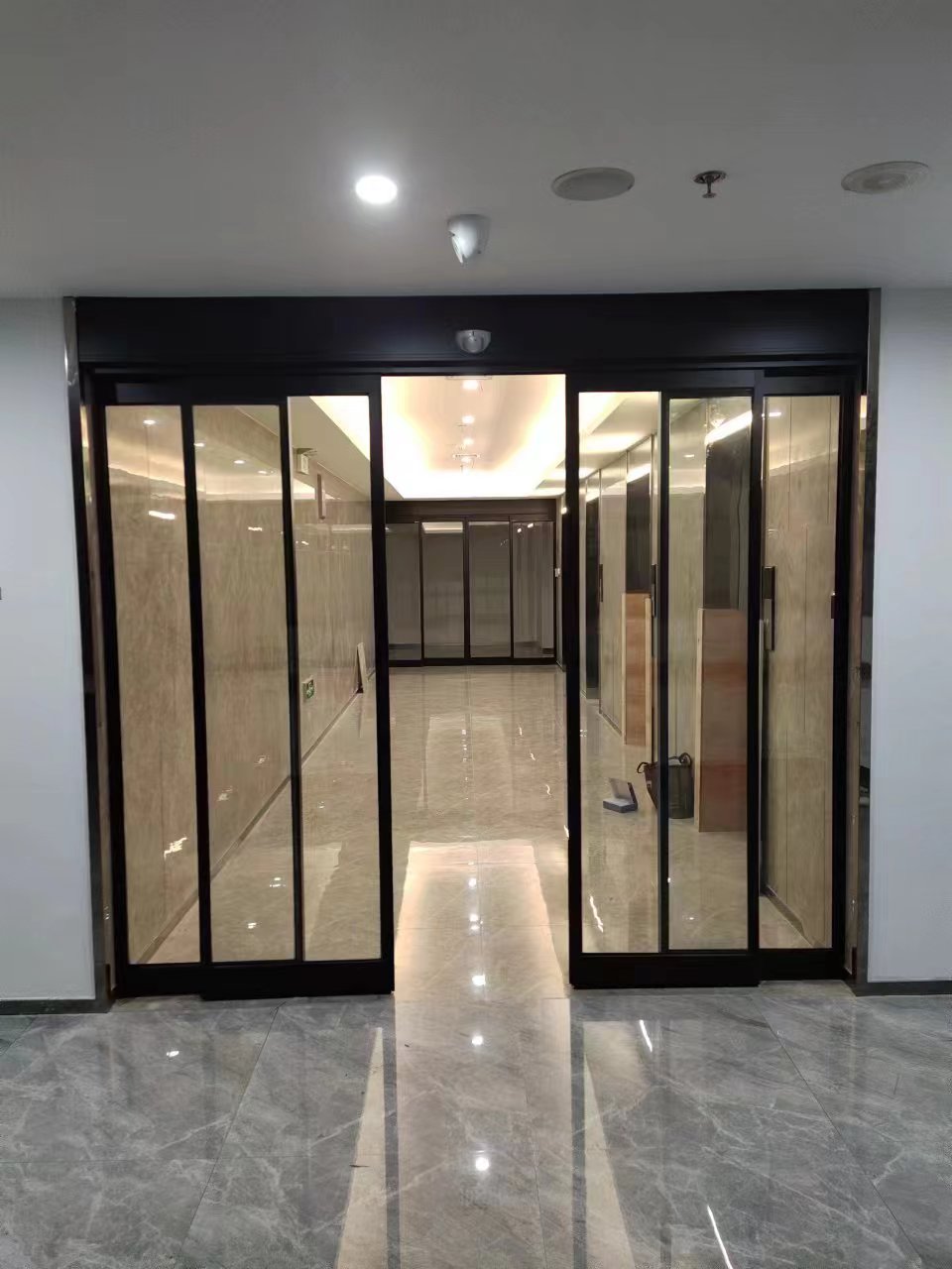 江阴市玻璃伸缩门